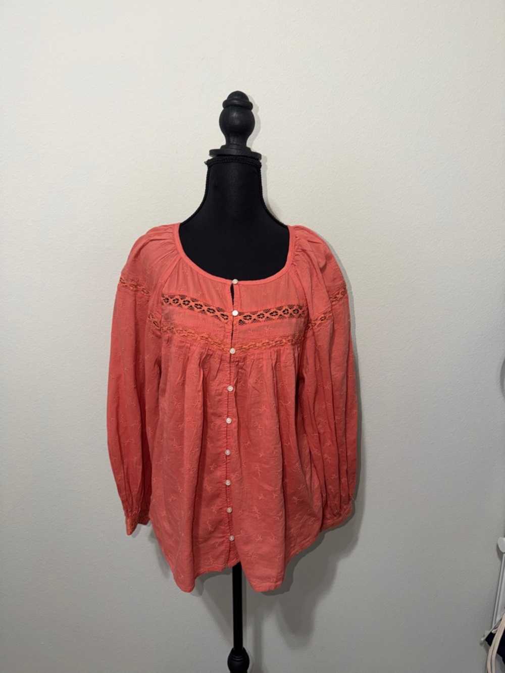 Old Navy Coral Lace-Trim Button Front Blouse. SU26
